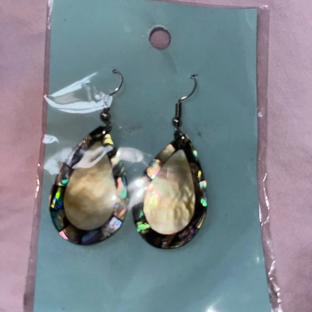 Elegant Teardrop Shell Earrings - Picture 2 of 2